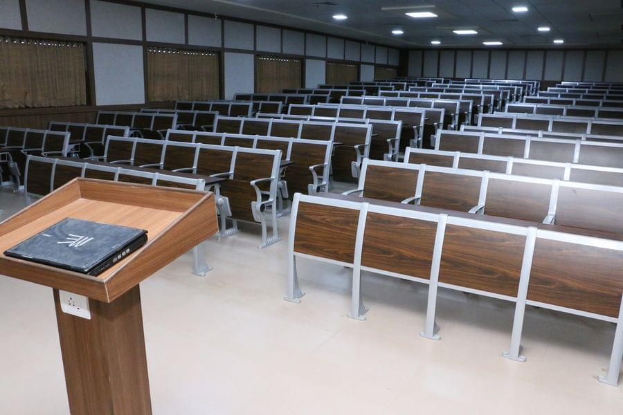 Atmiya Institute of Science and Technology for Diploma Studies, Atmiya University Rajkot Seminar Hall photo 1
